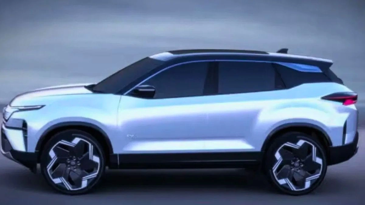 Huge discount on Tata Harrier EV car with automatic parking